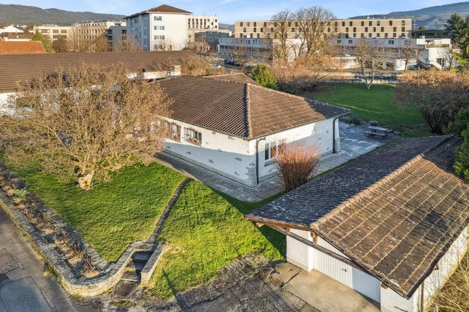Opportunité Rare : Domaine au Bord de l'Eau & Potentiel de Développeme
