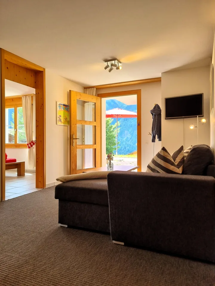 Moderne 3.5-Zimmer-Wohnung mit unverbaubarer Aussicht und sonnigem Sitzplatz – Foto 12 von 18