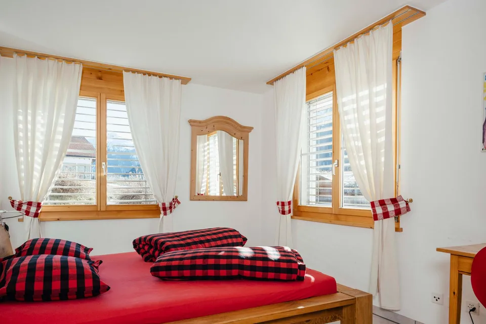 Moderne 3.5-Zimmer-Wohnung mit unverbaubarer Aussicht und sonnigem Sitzplatz – Foto 13 von 18