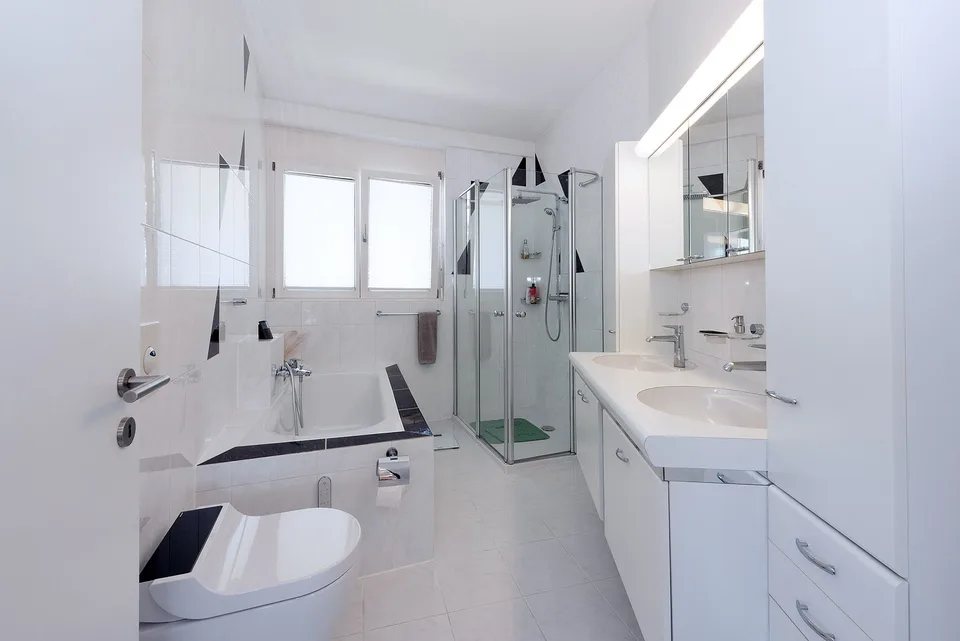 Exklusive 4.5‑Zimmer-Attikawohnung mit traumhafter Panorama-Aussicht – Foto 9 von 10