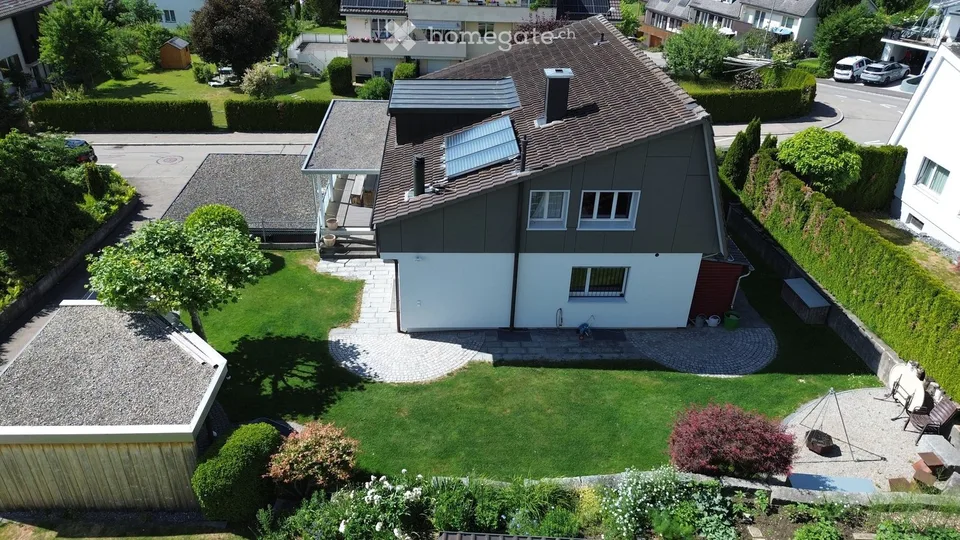 Une maison avec beaucoup d'espace, de charme et un jardin généreux
