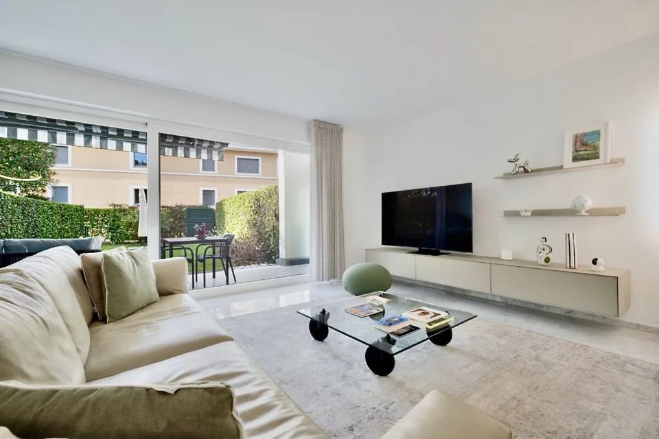 Elegante Maisonette-Wohnung mit Doppelgarten in Montagnola