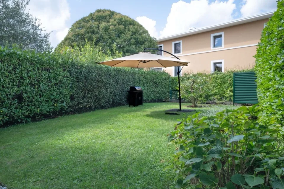 Elegante Maisonette-Wohnung mit Doppelgarten in Montagnola