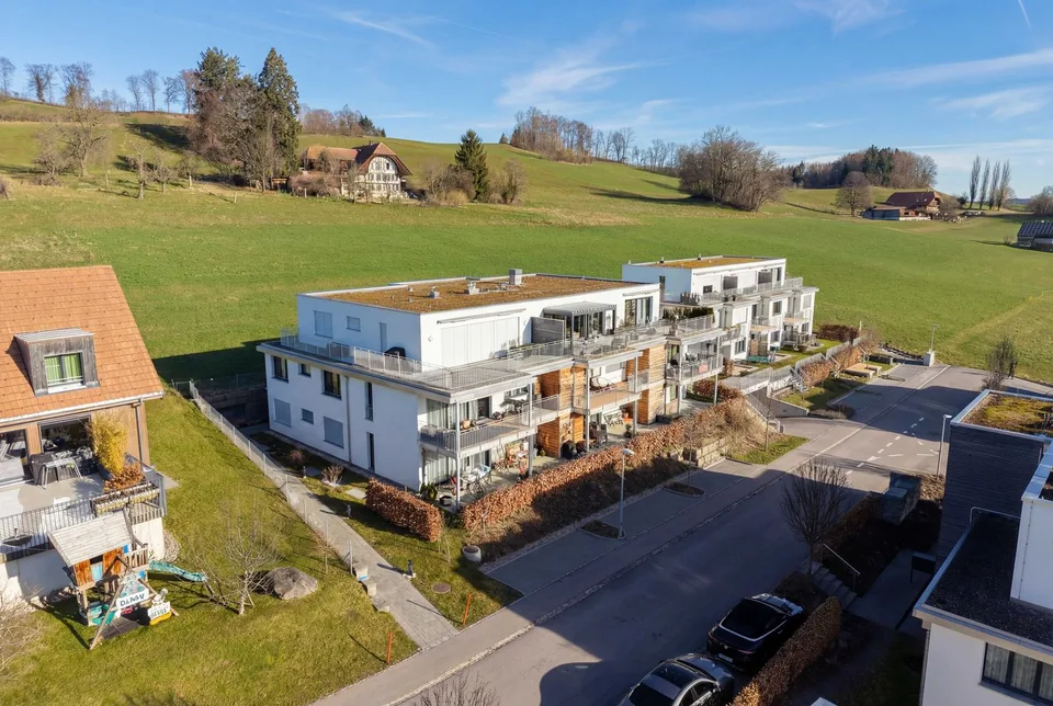 KLASSE UND KOMFORT IM GRÜNEN - NEUWERTIGE 4.5 ZIMMERWOHNUNG