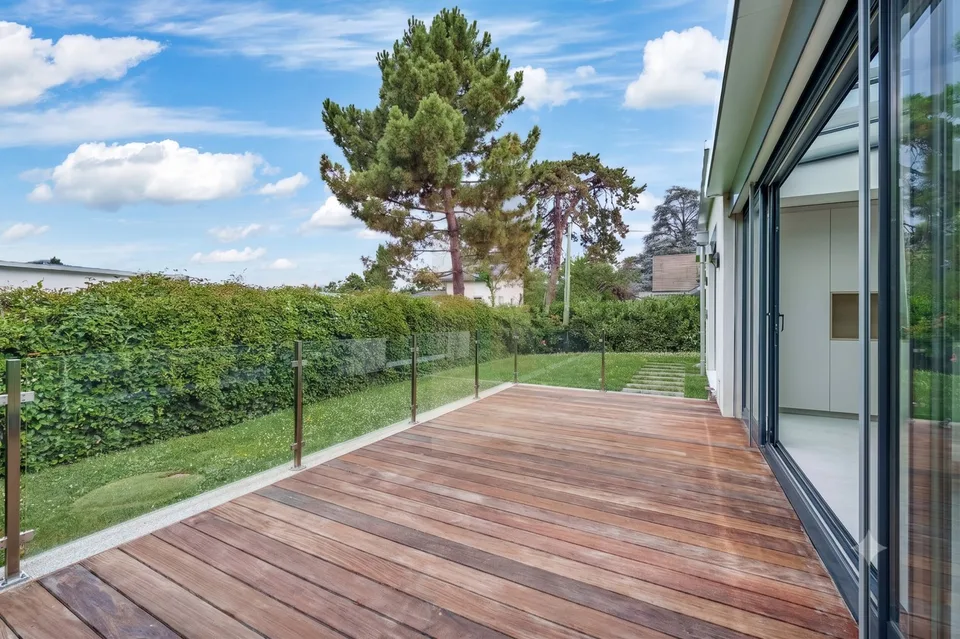 In Esclusiva: Casa moderna e recente vicino al lago
