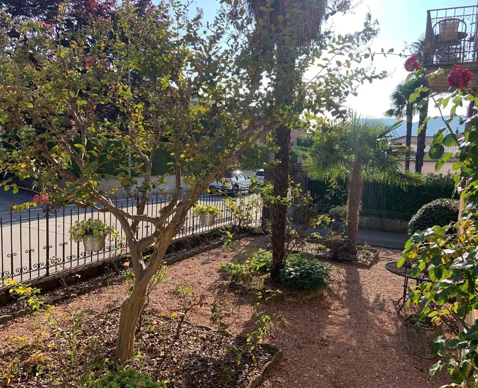 Immobile caratteristico con giardino a Balerna
