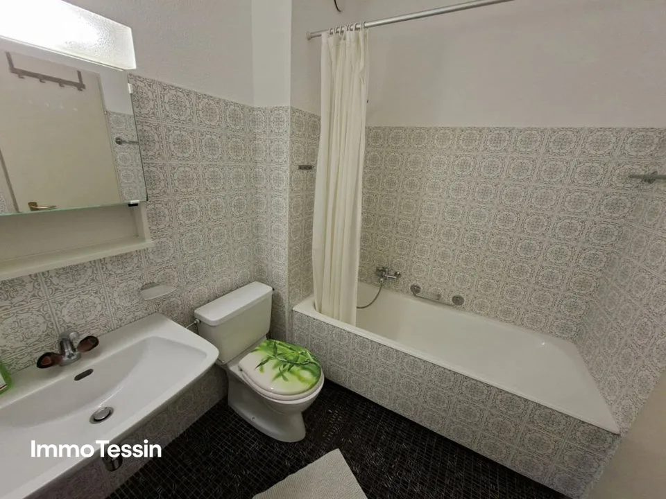 1.5-Zimmer-Wohnung an zentraler Toplage in Muralto mit atemberaubender Seesicht, Indoorpool und Parkplatz – Foto 11 von 13