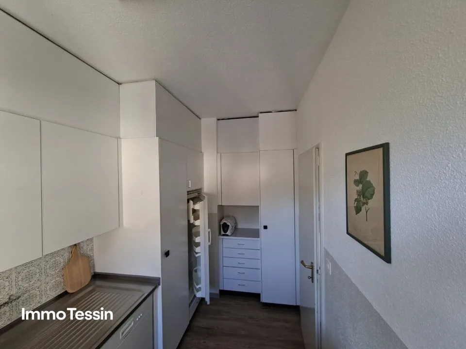 1.5-Zimmer-Wohnung an zentraler Toplage in Muralto mit atemberaubender Seesicht, Indoorpool und Parkplatz – Foto 9 von 13