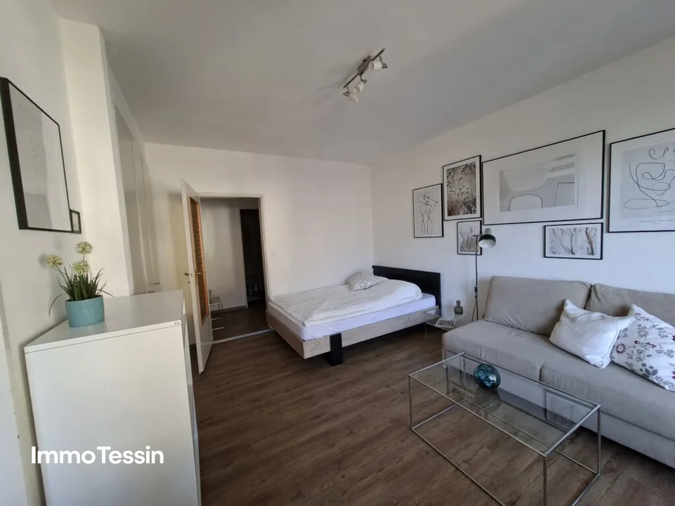 Appartement de 1.5 pièces dans un emplacement central de premier ordre à Muralto avec vue imprenable sur le lac, piscine intérieure et place de parking