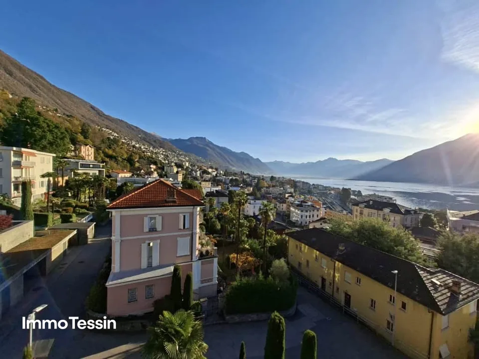 1.5-Zimmer-Wohnung an zentraler Toplage in Muralto mit atemberaubender Seesicht, Indoorpool und Parkplatz