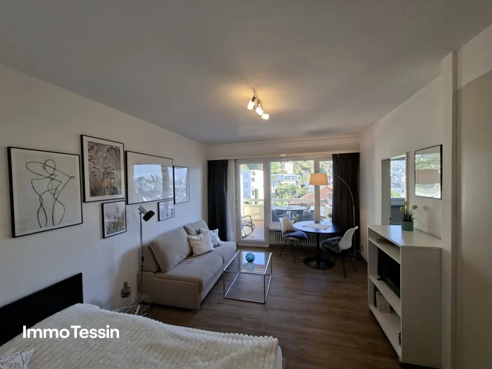 Appartement de 1.5 pièces dans un emplacement central de premier ordre à Muralto avec vue imprenable sur le lac, piscine intérieure et place de parking