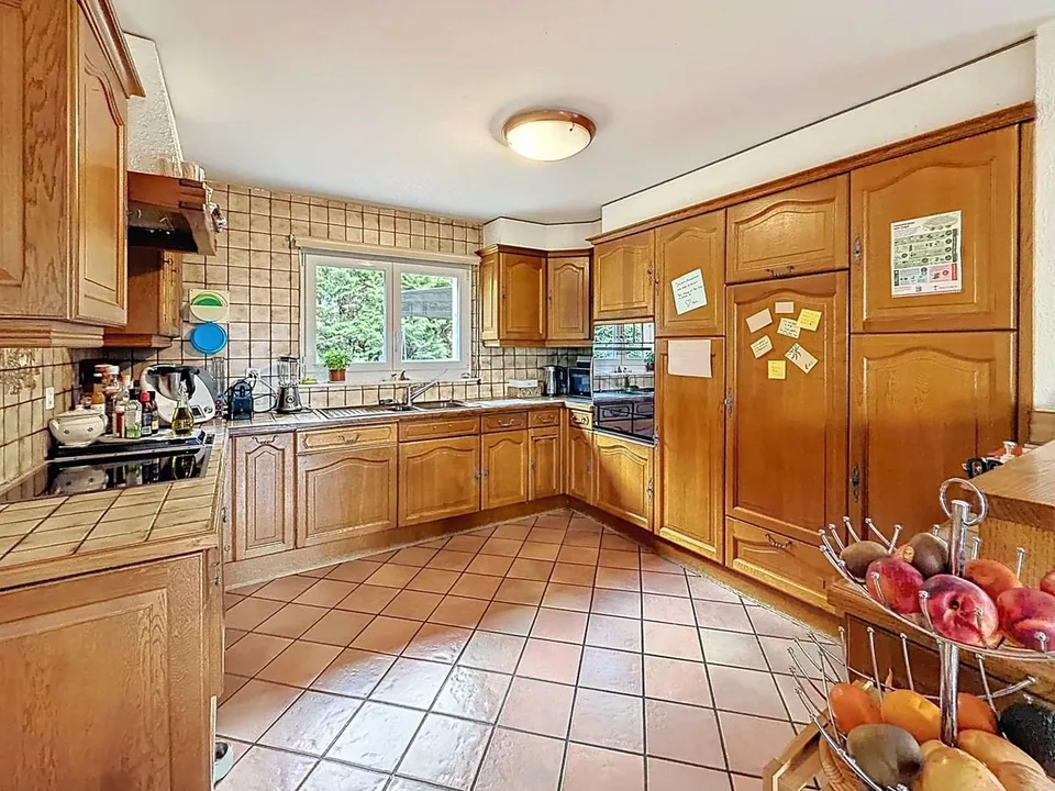 Einfamilienhaus mit 6,5 Zimmern (170 m2) + eine 3-Zimmer-Wohnung von 61m2, Pool und großem Garten - 10 Minuten von Lausanne entfernt