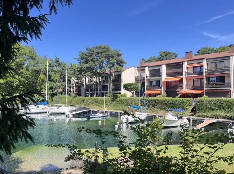 Duplex mansardato ristrutturato a Port Ripaille – foto 7 di 13