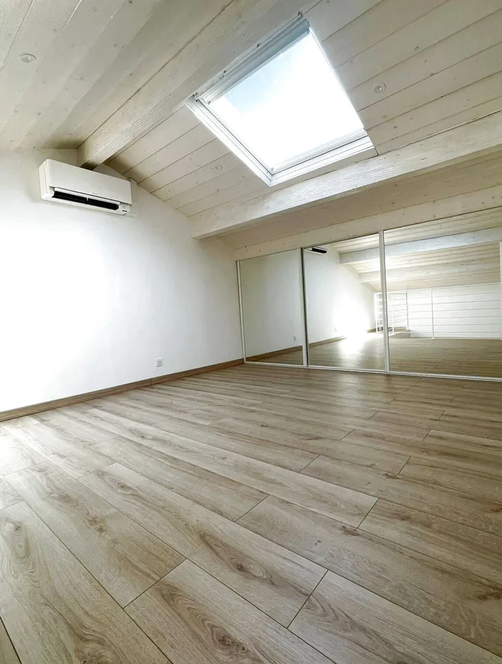 Duplex mansardato ristrutturato a Port Ripaille – foto 9 di 13