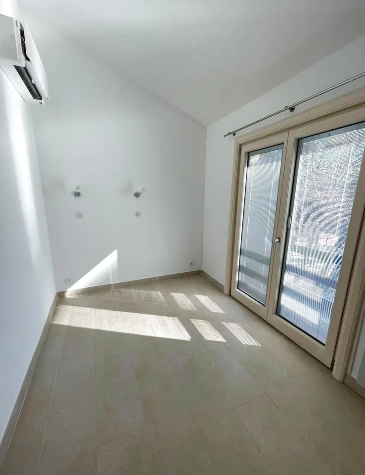 Duplex mansardato ristrutturato a Port Ripaille – foto 10 di 13