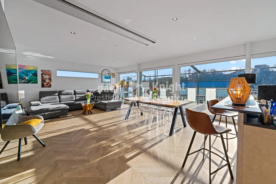Wunderschönes 7-Zimmer-Einfamilienhaus mit freier Aussicht auf die Landschaft und beheiztem Pool in St. Ursen zu verkaufen