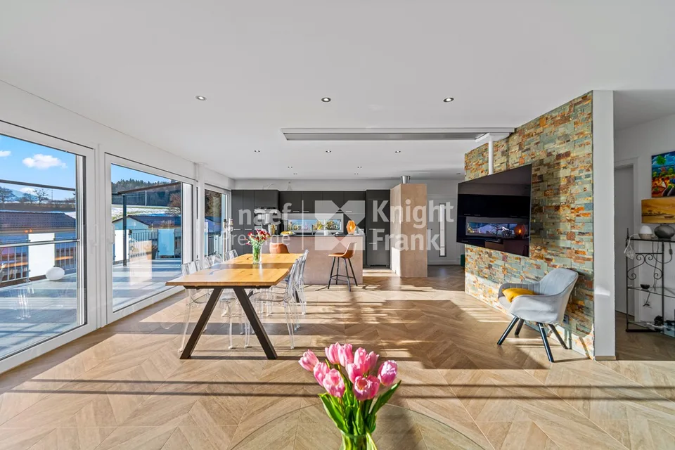 Wunderschönes 7-Zimmer-Einfamilienhaus mit freier Aussicht auf die Landschaft und beheiztem Pool in St. Ursen zu verkaufen