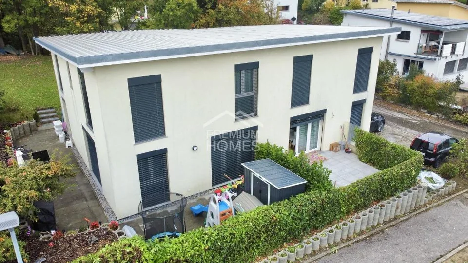 Zweifamilienhaus in einer ruhigen Nachbarschaft