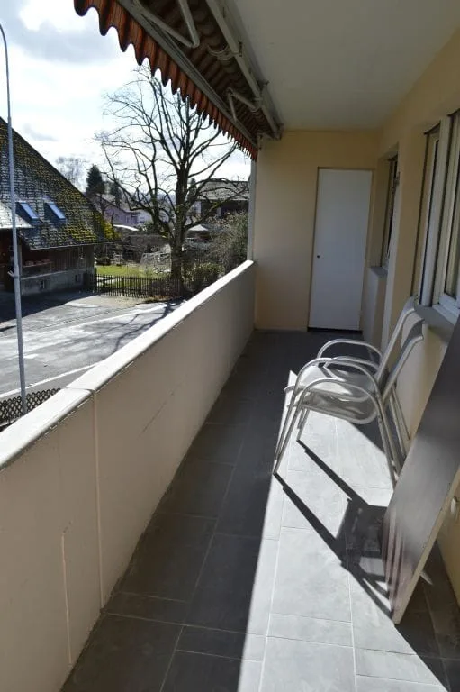 Appartamento luminoso 4,5 locali con ampio balcone a Utzenstorf in vendita