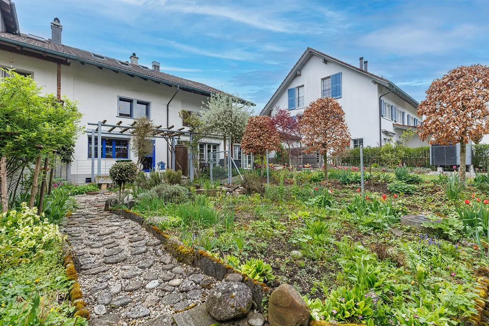 Familienfreundliches Mittelhaus mit Garten an ruhiger Lage