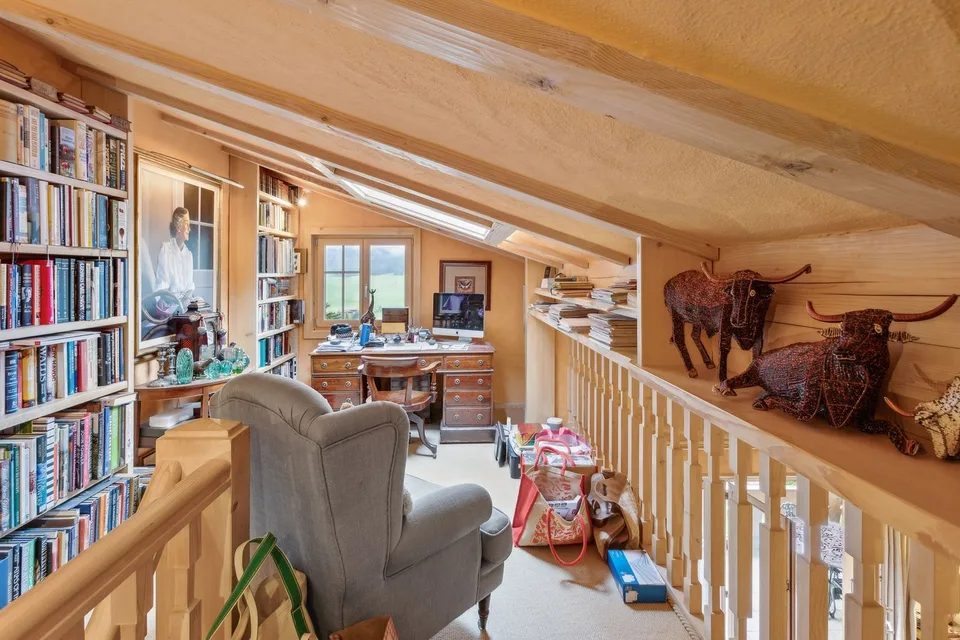 Gemütliche Dachgeschoßwohnung in Château-d'Oex mit Kamin – Foto 11 von 13