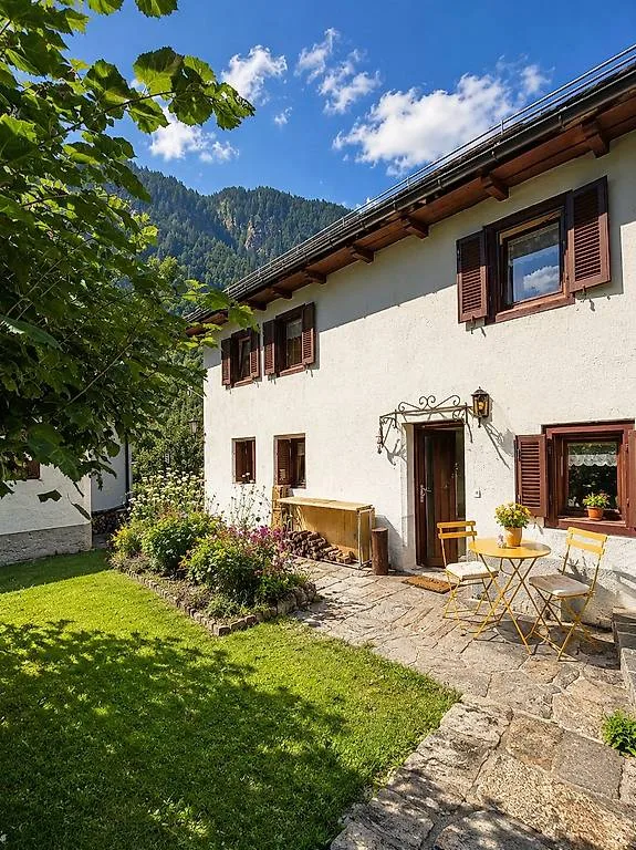Doppia armonia in Valle Calanca: casa bifamiliare a Rossa!