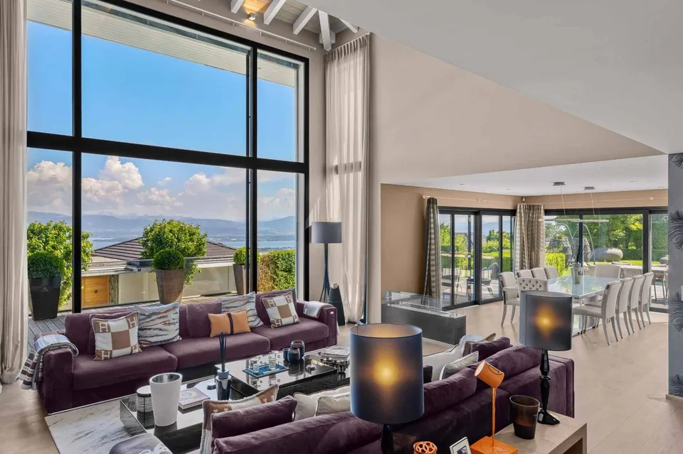 Luxurious property with panoramic view