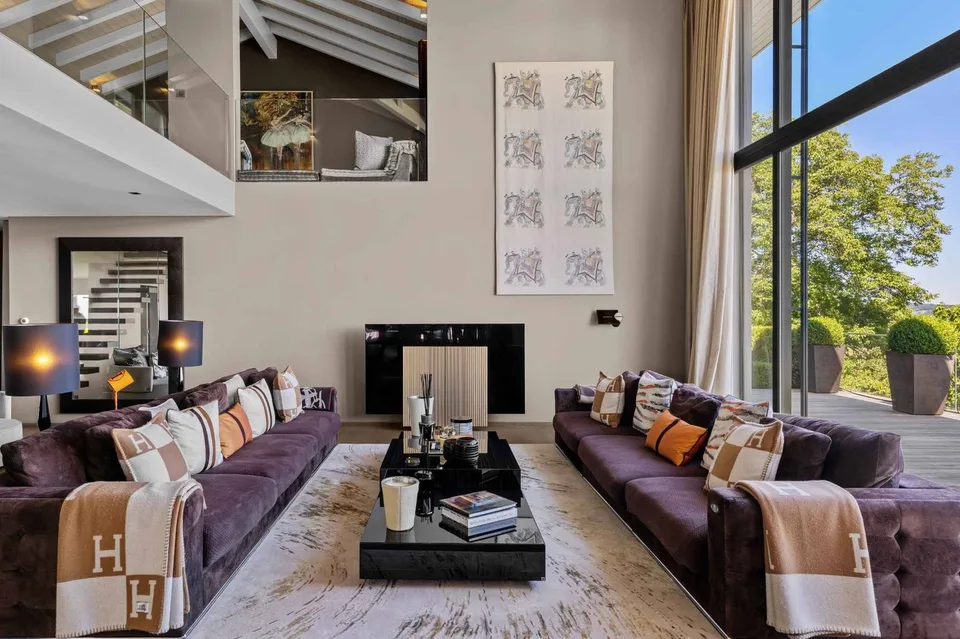 Luxurious property with panoramic view