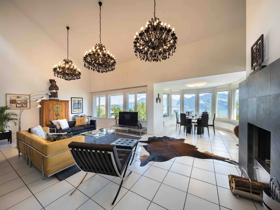 Exclusive Villa with Spectacular Lake and Mountain Views