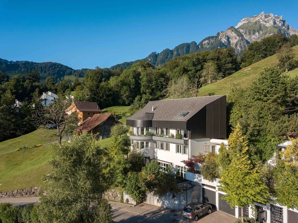 Exklusive Villa mit spektakulärer See- und Bergsicht