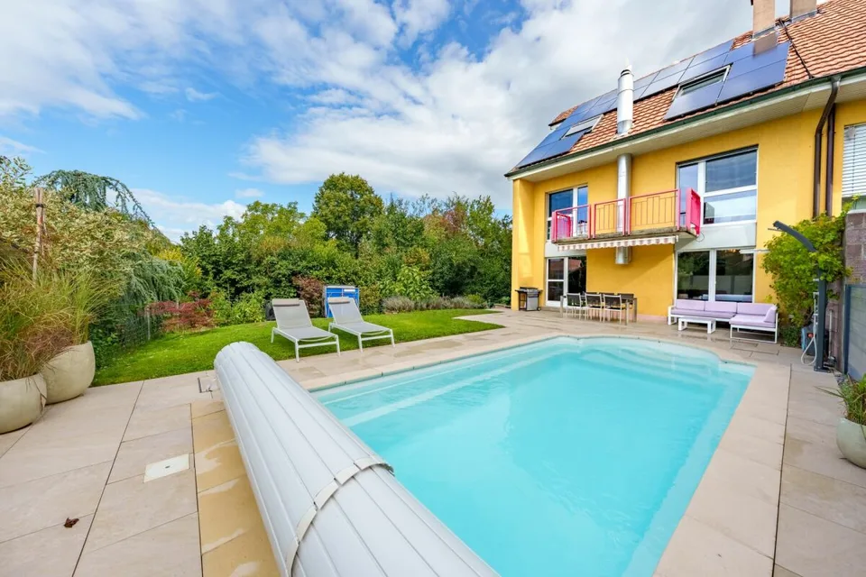 Magnifique villa d'architecte de 7.5 pièces avec piscine chauffée et jacuzzi à 5 minutes de Payerne copie