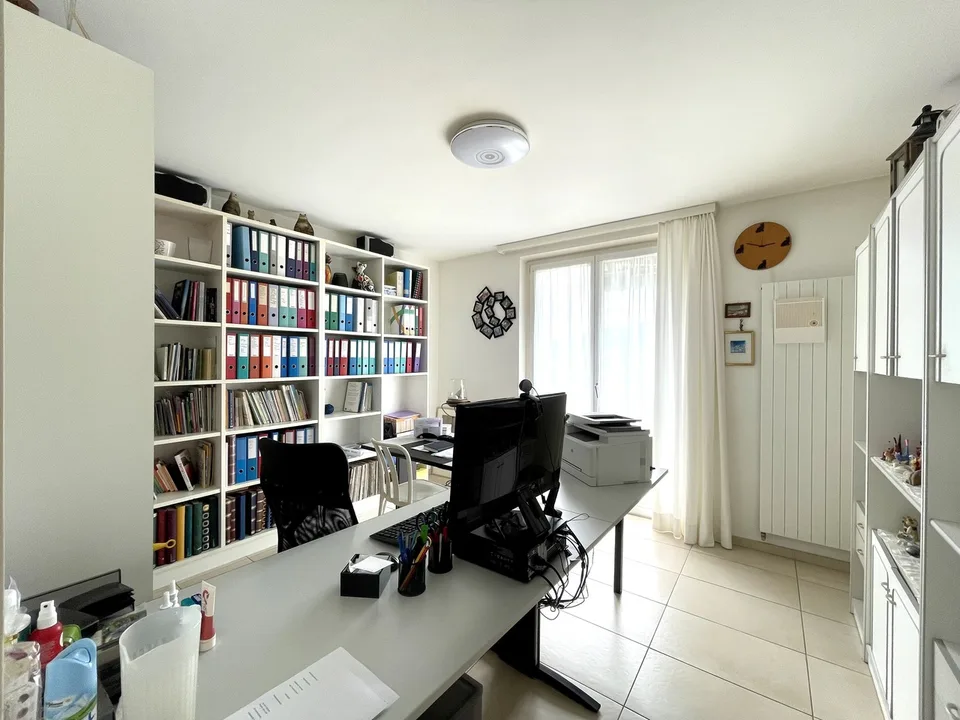 HAUS MIT ZWEI WOHNUNGEN