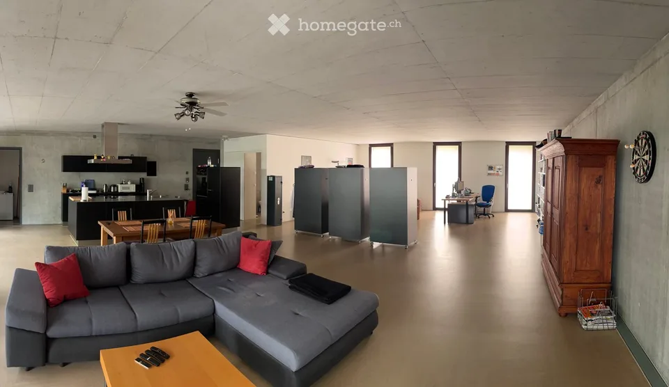 Architettura incontra giardino – loft unico con 240 m² di giardino privato e opzione 3½ locali