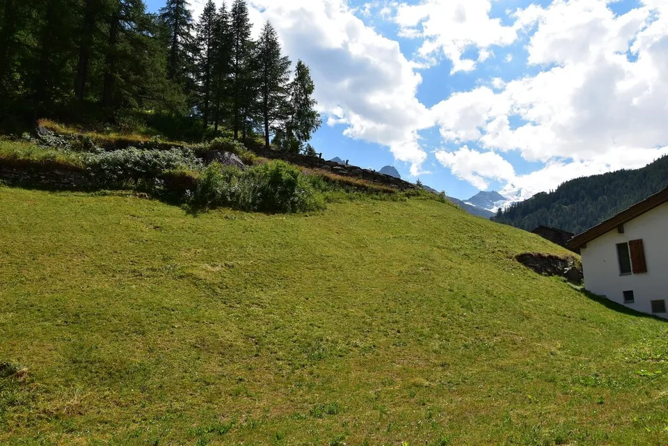 Terreno edificabile in posizione centrale e rialzata a Saas-Grund