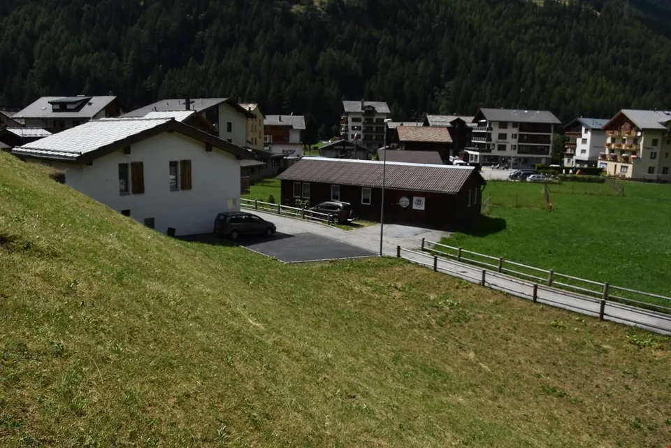 Terreno edificabile in posizione centrale e rialzata a Saas-Grund