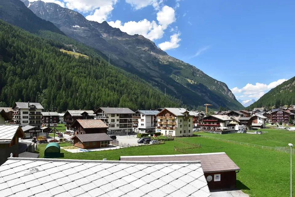 Terreno edificabile in posizione centrale e rialzata a Saas-Grund