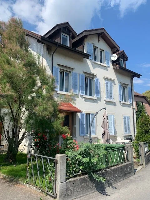 2525 Le Landeron/NE Vendita di un edificio con 3 appartamenti e 1 ufficio