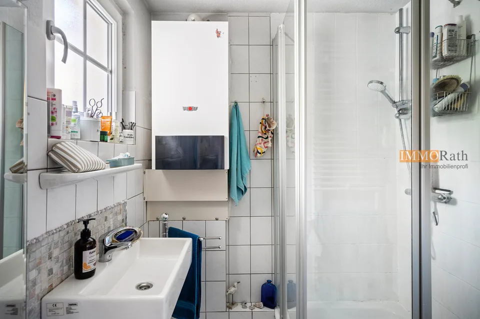 IMMORath.de - 5-Zimmer Doppelhaushälfte mit Innenhof – Foto 6 von 13