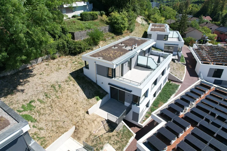 4.5-Zimmer-Doppeleinfamilienhaus an einzigartiger Hanglage – Foto 3 von 39