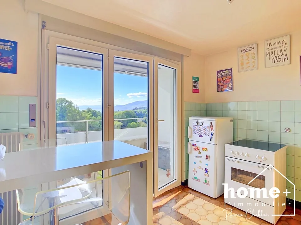 Wohnung mit 3,5 Zimmern, großem Balkon und freier Sicht