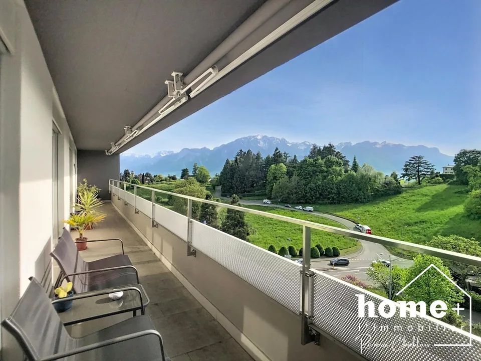 Wohnung mit 3,5 Zimmern, großem Balkon und freier Sicht