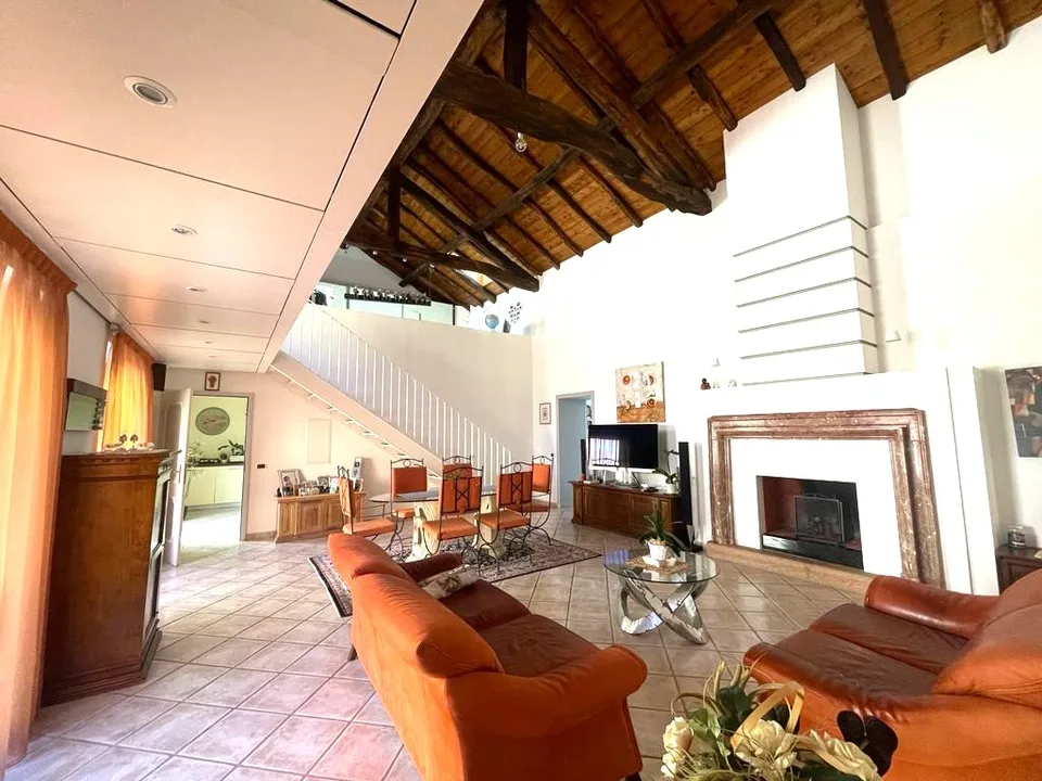 Mendrisio, stupendo duplex mansardato di 4.5 locali