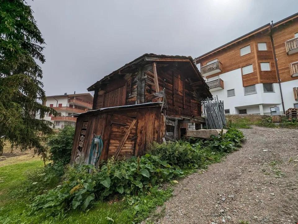 Grange dans la zone du village de Grächen