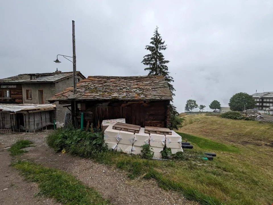 Grange dans la zone du village de Grächen