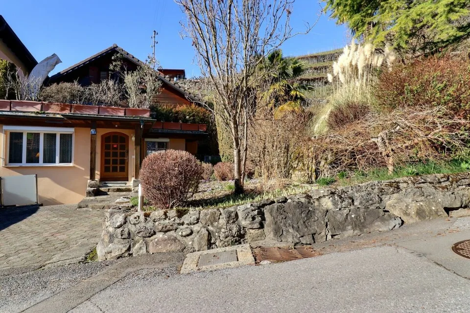 Haus im Dorfzentrum umgeben von Weinbergen – Foto 16 von 22
