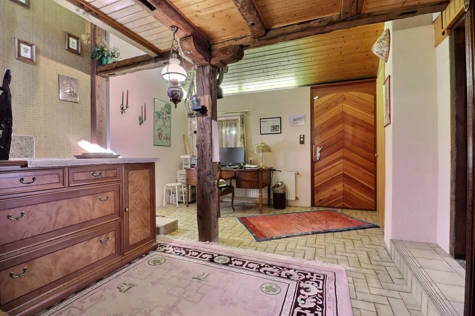 Haus im Dorfzentrum umgeben von Weinbergen – Foto 8 von 22