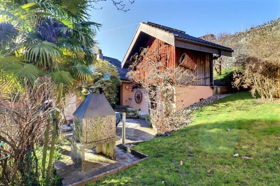 Haus im Dorfzentrum umgeben von Weinbergen – Foto 17 von 22