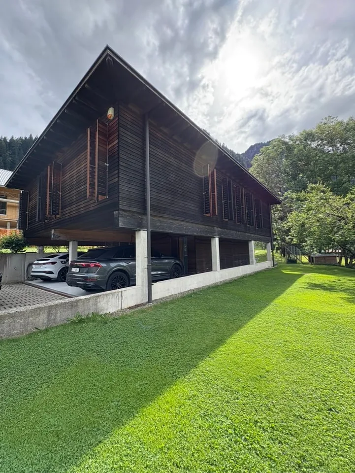 Design-Holzhaus im Grünen
