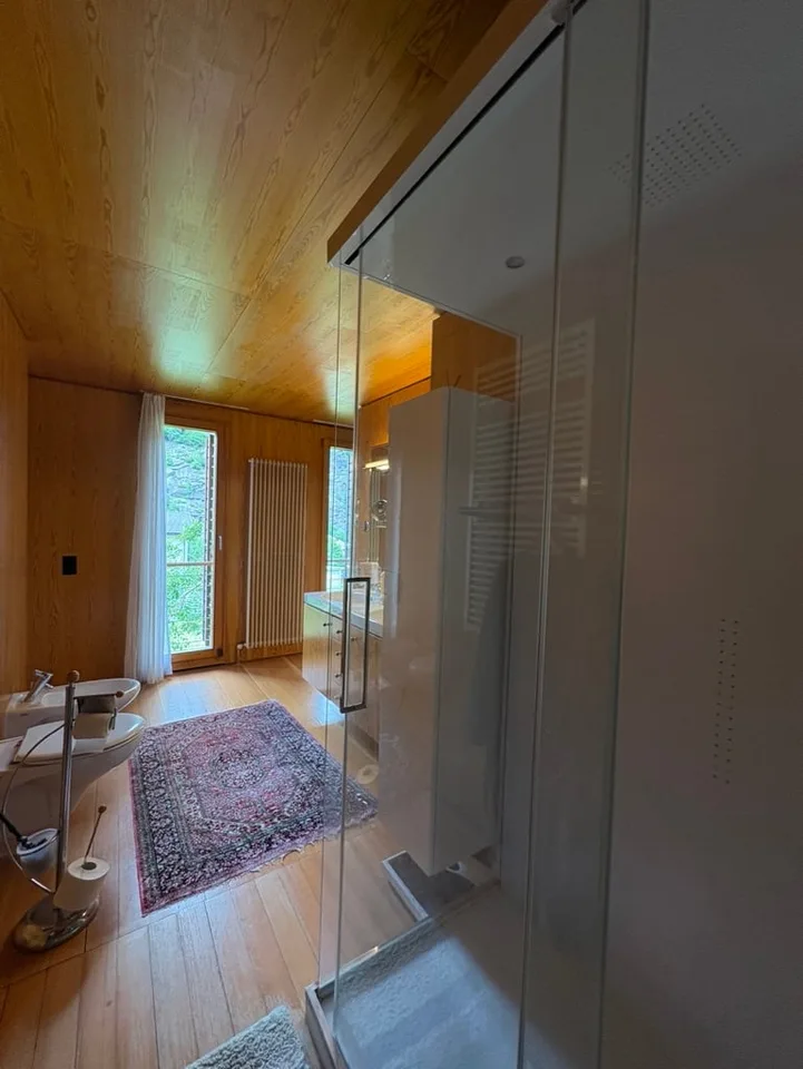 Casa di design in legno immersa nel verde – foto 29 di 29