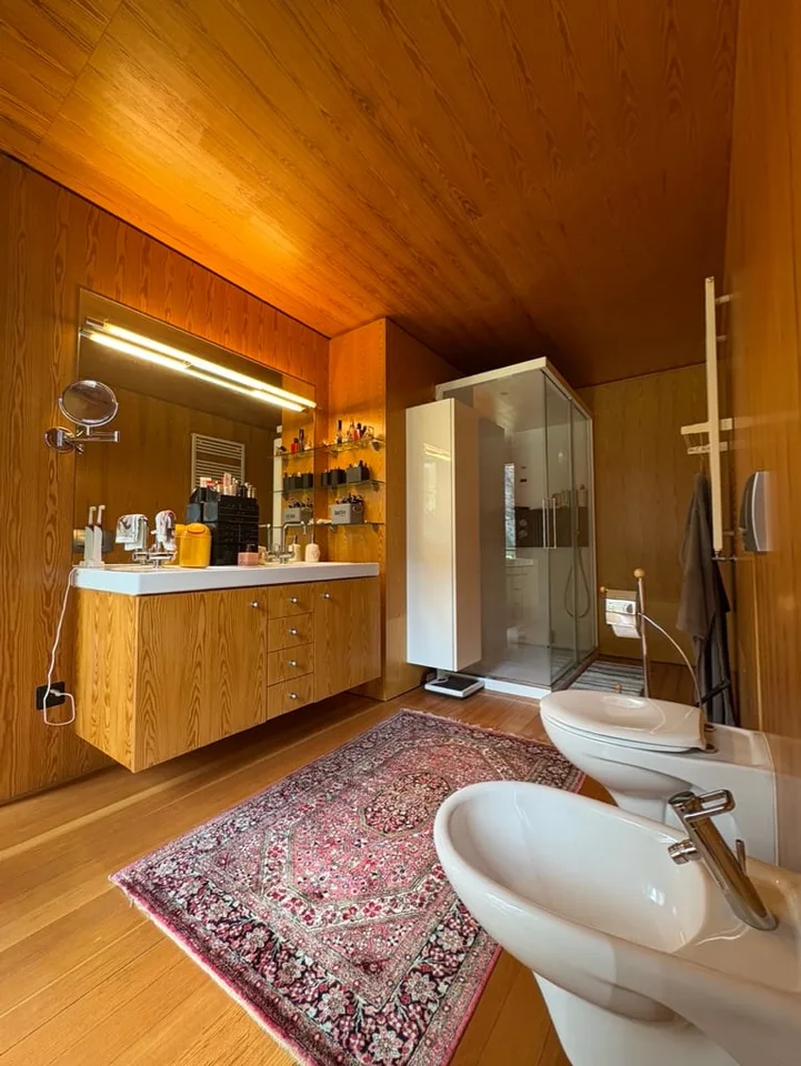 Casa di design in legno immersa nel verde – foto 27 di 29